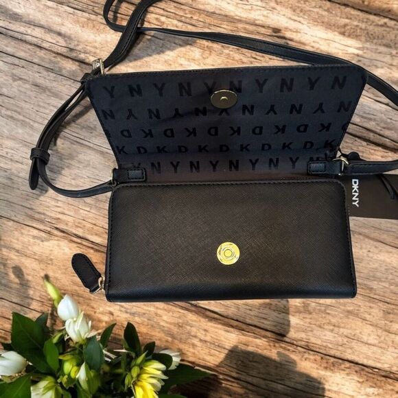 DKNY Sina Wallet Black Bag Purse 3 Compartment Zip Around Crossbody NWT - Picture 3 of 4